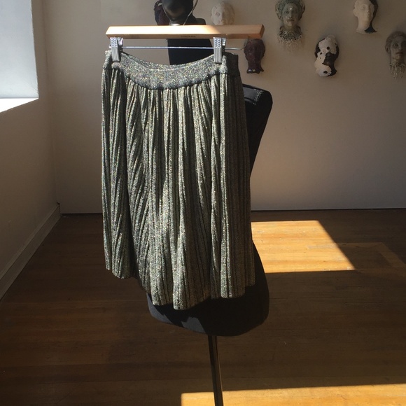Vintage Pants - Vintage metallic Gold/Silver/black Calypso shorts